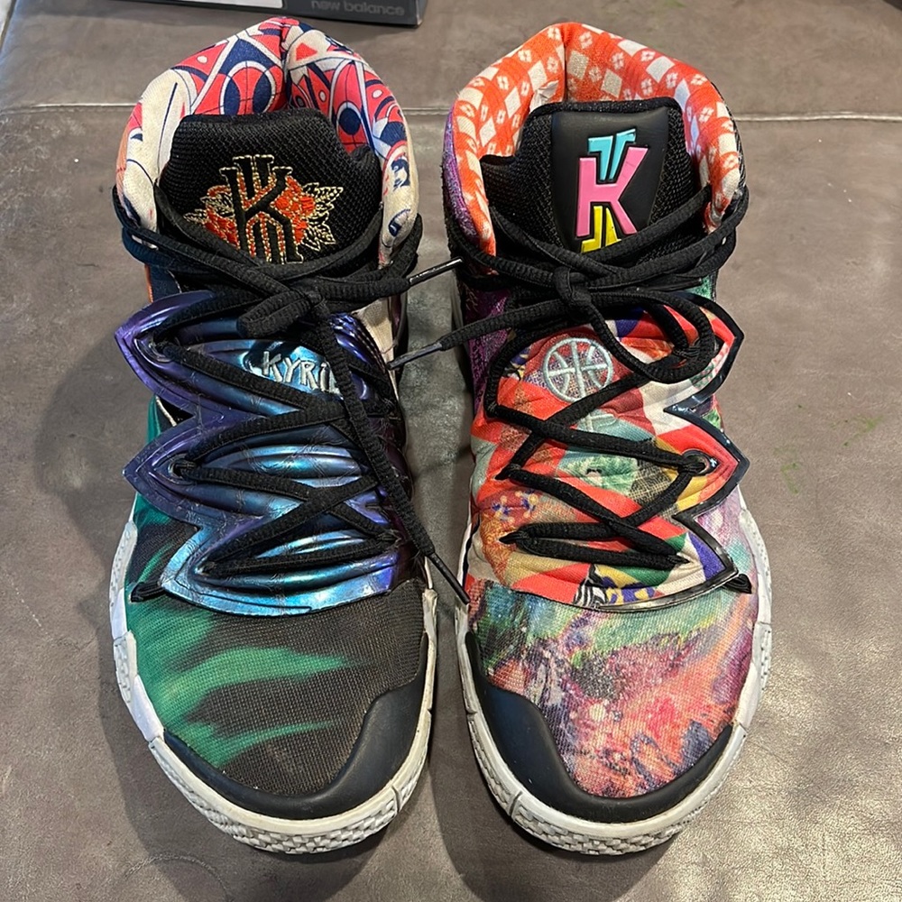 Kyrie’s Nike sneakers (Kybrid S2)
